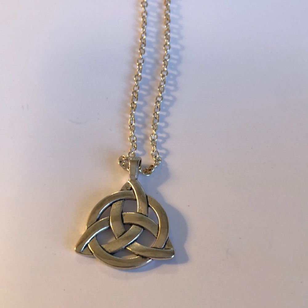 Irish Celtic necklace sterling silver pendant with 18 inch chain.